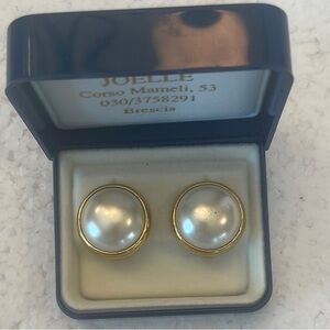 Vintage Classic Gold Pearl clip on Earrings